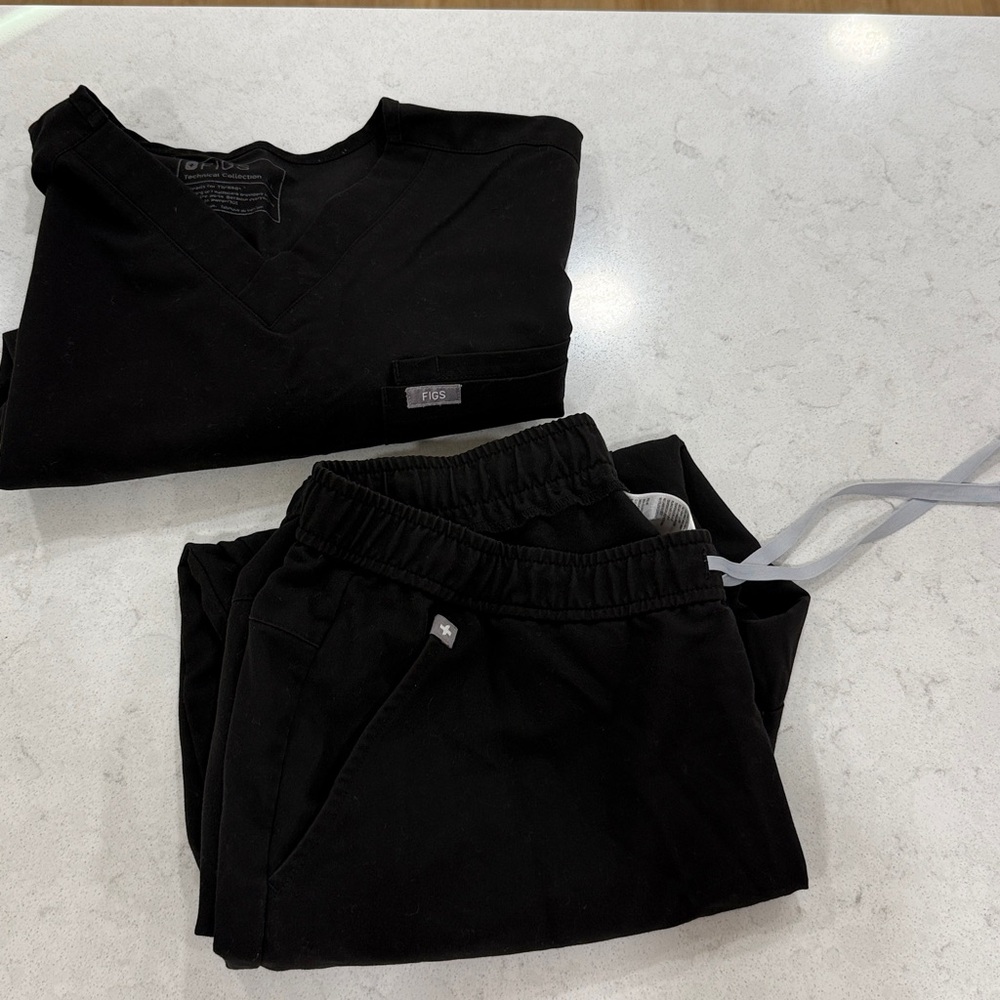 Figs Black Jogger pants and figs scrub top